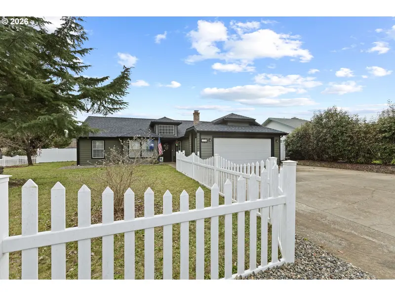 1774 E FOURTH AVE, Sutherlin, OR 97479