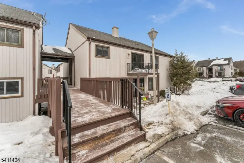 579 Dell Pl #79, Stanhope Boro, NJ 07874