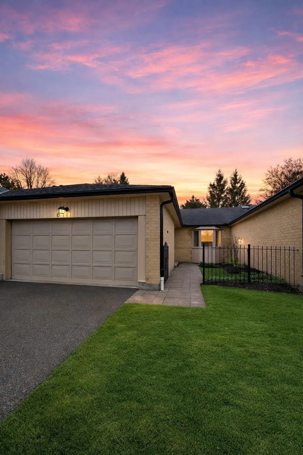 93 Pine Valley Gate #6, London South, ON N6H 1L7