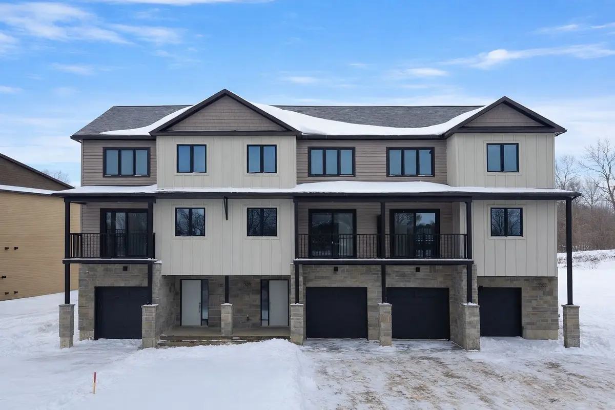 331 Voyageur PL, Russell, ON K0A 1W1