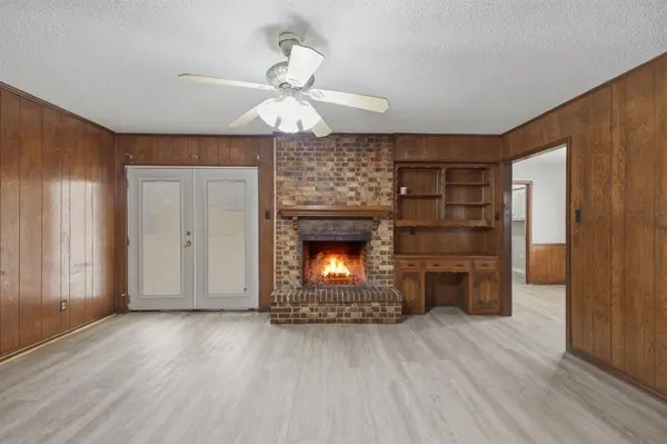 121 Hillside Lane, Desoto, TX 75115