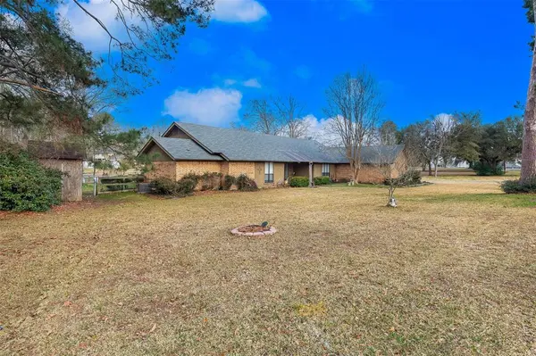 7327 S Lakeshore Drive, Shreveport, LA 71119