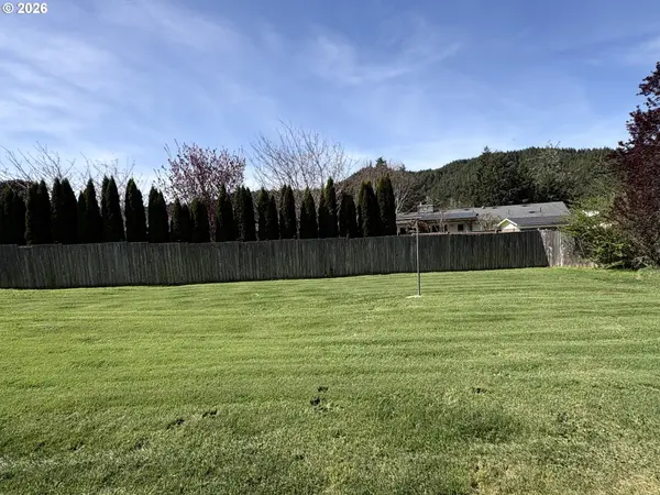 747 EVERGREEN LOOP, Reedsport, OR 97467