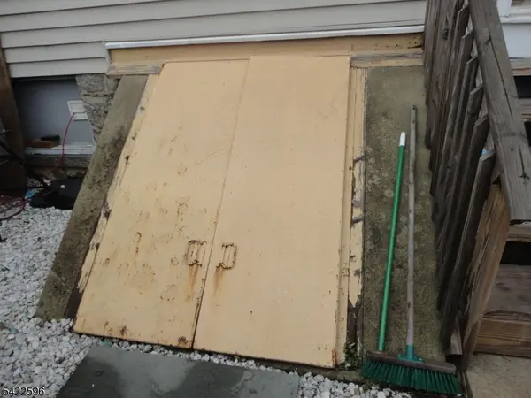 8 N Salem St, Dover Town, NJ 07801