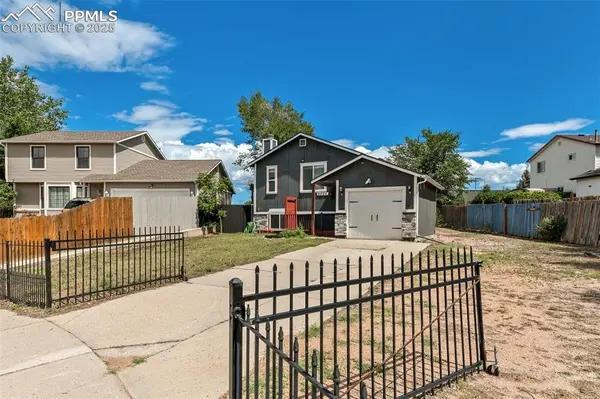 2025 Grosbear LN, Colorado Springs, CO 80916