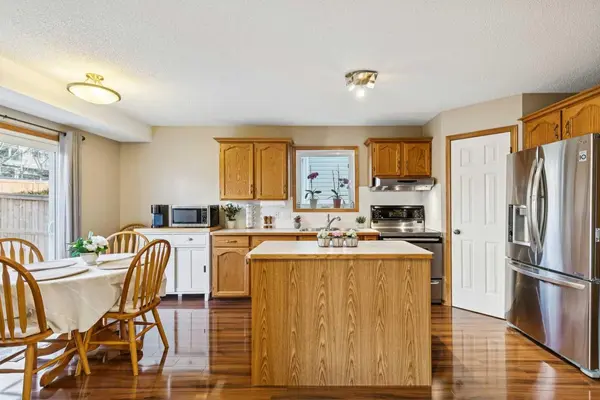 70 Tuscarora Close NW, Calgary, AB T3L 2E2