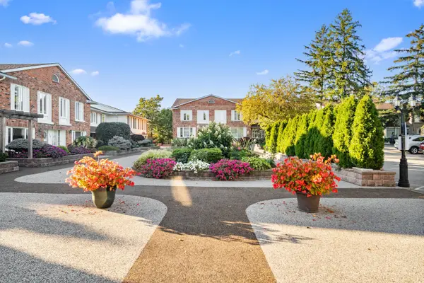 2058 Brant ST #3, Burlington, ON L7P 3A6