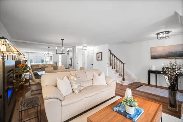 2058 Brant ST #3, Burlington, ON L7P 3A6