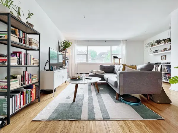 1658 Queen ST W #2nd Flr, Toronto W01, ON M6R 1B2