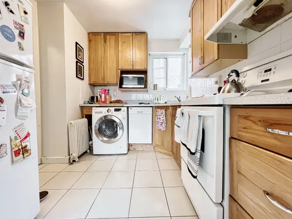 1658 Queen ST W #2nd Flr, Toronto W01, ON M6R 1B2