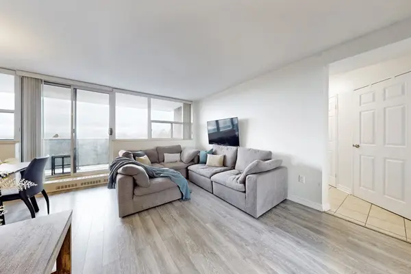 3501 Glen Erin DR #812, Mississauga, ON L5L 2E9