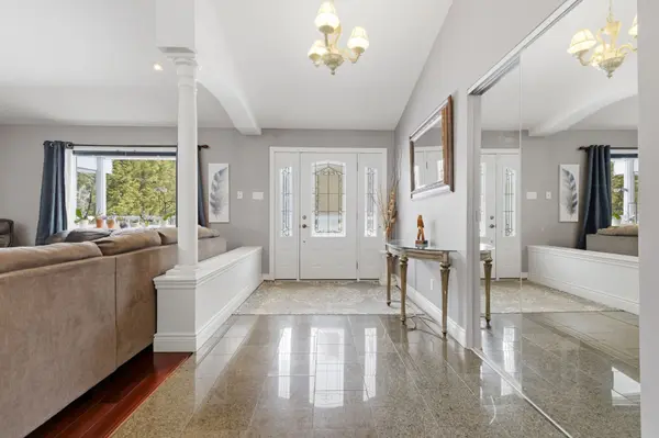 84 Pinewood PL, Deep River, ON K0J 1P0