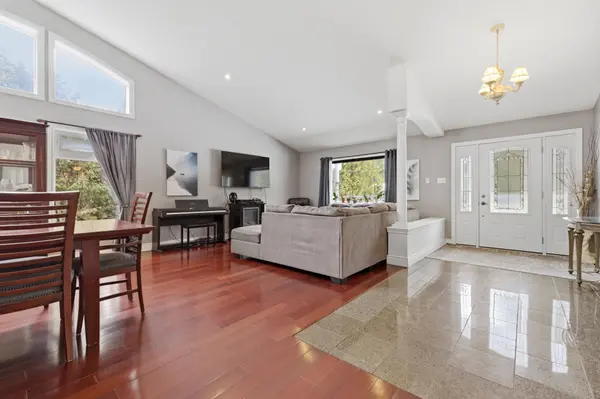 84 Pinewood PL, Deep River, ON K0J 1P0