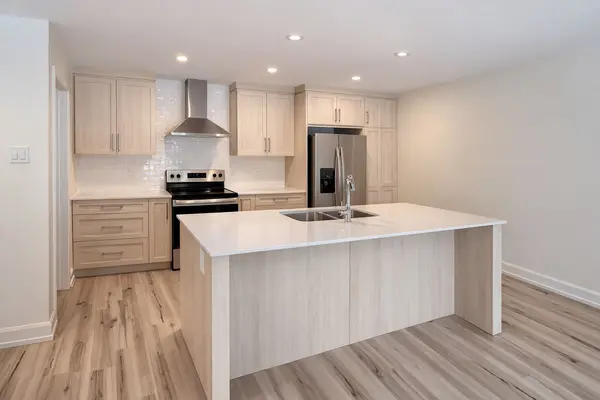 329 Voyageur PL, Russell, ON K0A 1W1