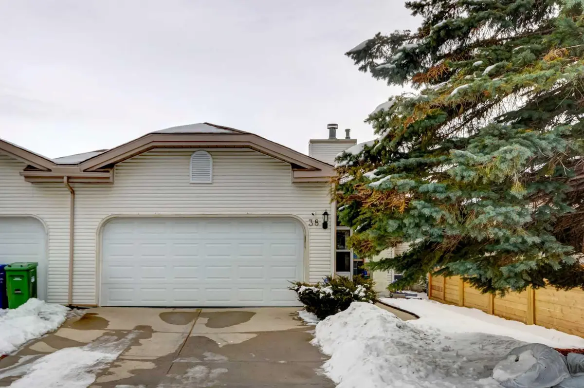38 Millbank HL SW, Calgary, AB T2Y 2Y9