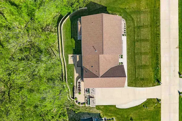 3009 Woodland Ridge Dr NE, Iowa City, IA 52240