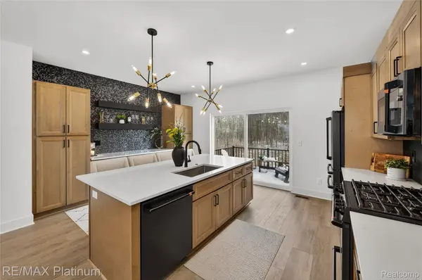 1652 Pinecroft LN, Howell Township, MI 48855