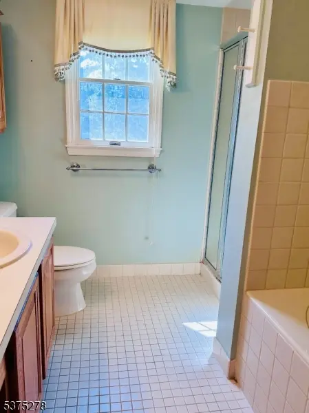 70 Boulder Run Rd, Paterson City, NJ 07501