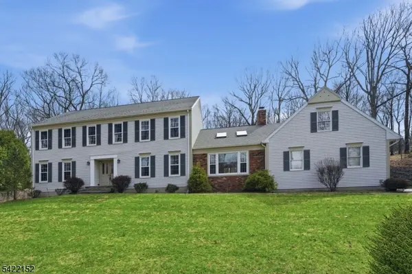 10 Acorn Dr, Washington Twp., NJ 07853