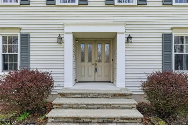 10 Acorn Dr, Washington Twp., NJ 07853