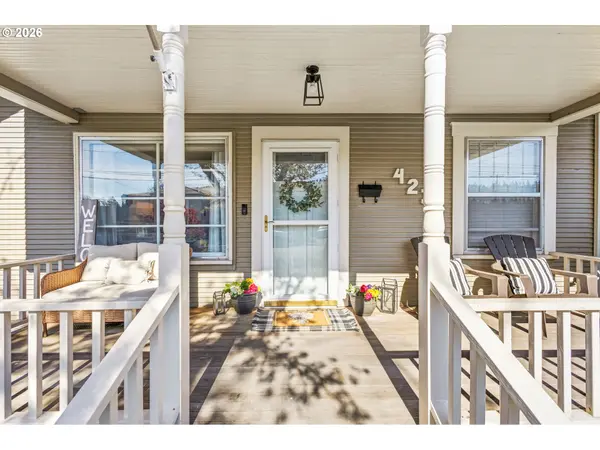 423 S 1ST ST, Silverton, OR 97381