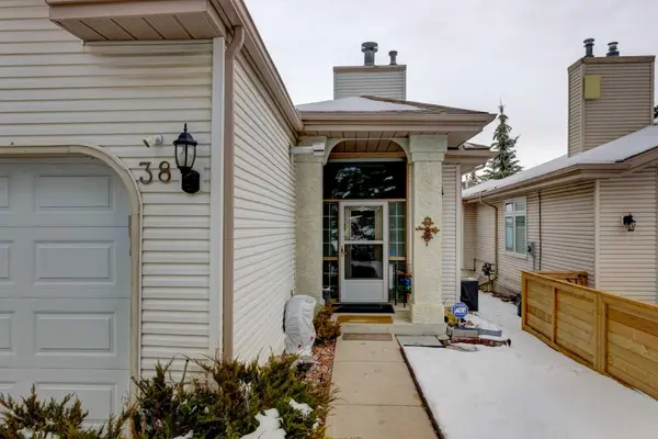 38 Millbank HL SW, Calgary, AB T2Y 2Y9