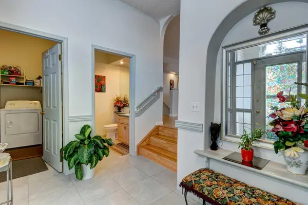 38 Millbank HL SW, Calgary, AB T2Y 2Y9