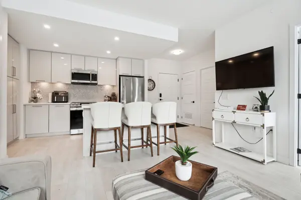 415 Sea Ray AVE #328, Innisfil, ON L9S 0R5