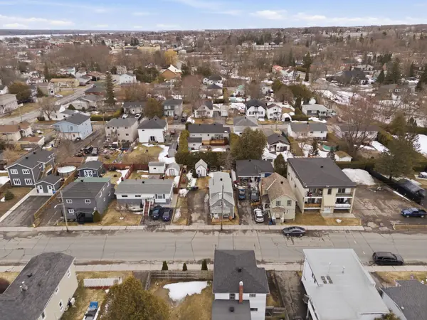 399-401 Kitchener ST, Hawkesbury, ON K6A 2P4