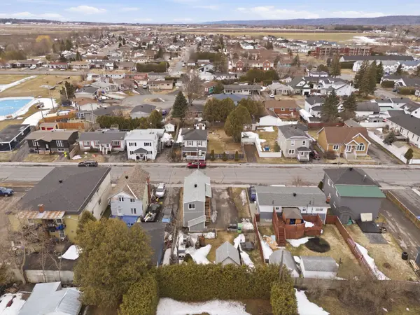 399-401 Kitchener ST, Hawkesbury, ON K6A 2P4