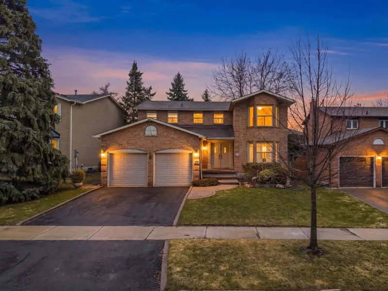 42 Houseman CRES, Richmond Hill, ON L4C 7R8