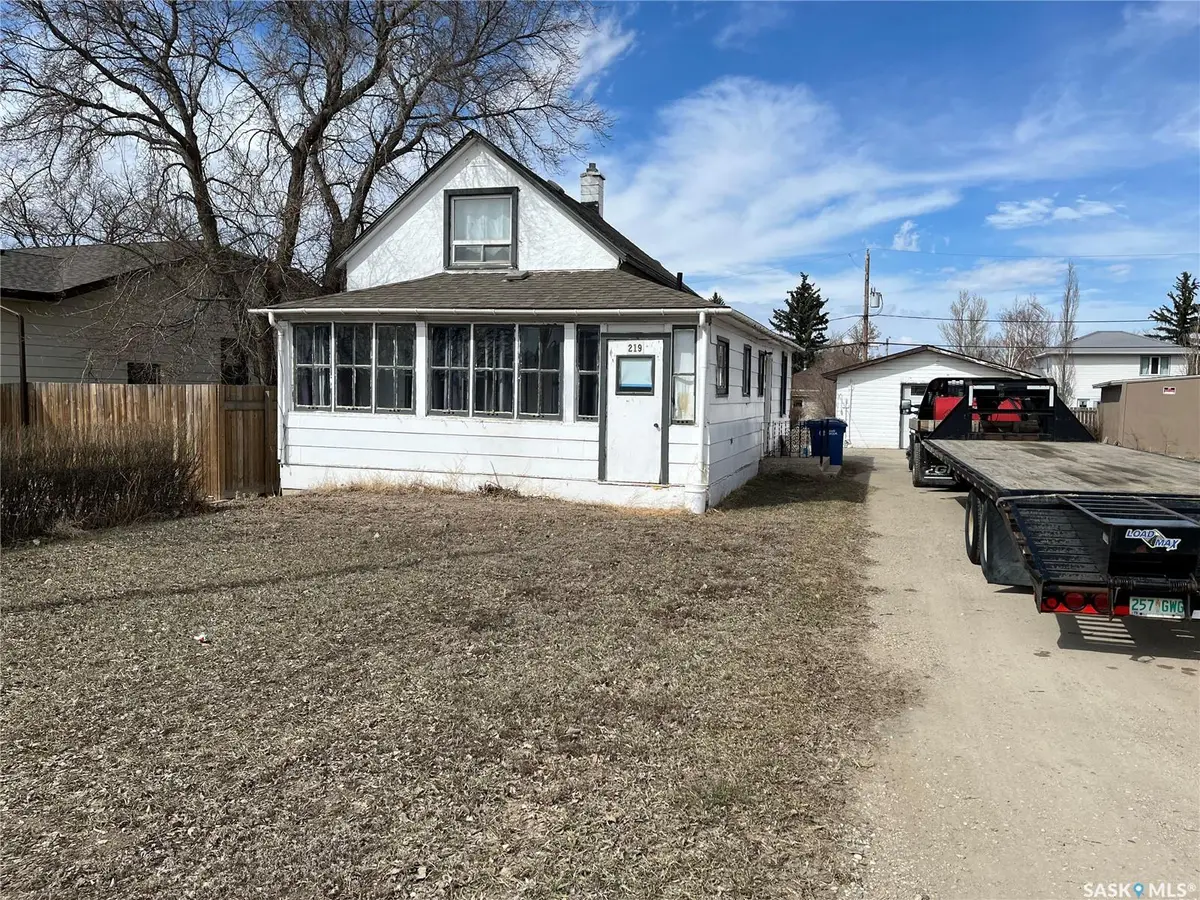 219 1st AVENUE, Gravelbourg, SK S0H 1X0