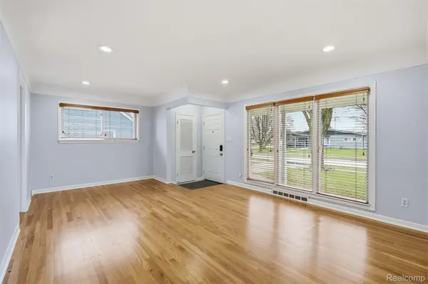 250 S Batchewana AVE, Clawson, MI 48017