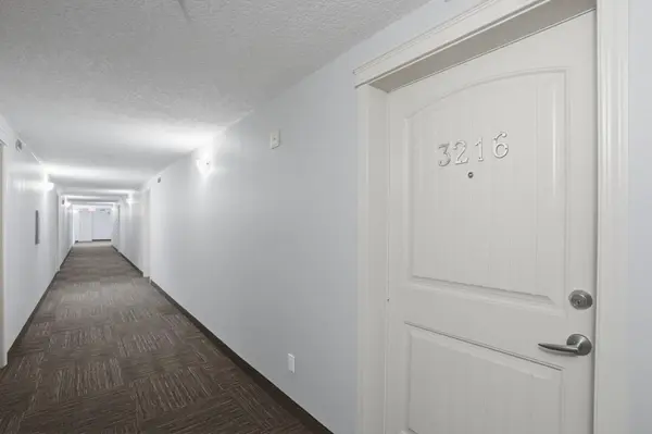 115 Prestwick Villas SE #3216, Calgary, AB T2Z4P4