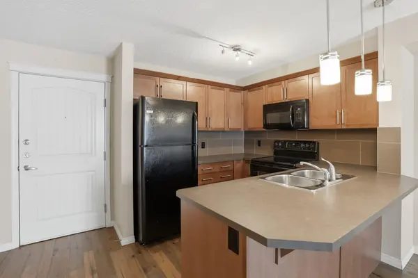 115 Prestwick Villas SE #3216, Calgary, AB T2Z4P4