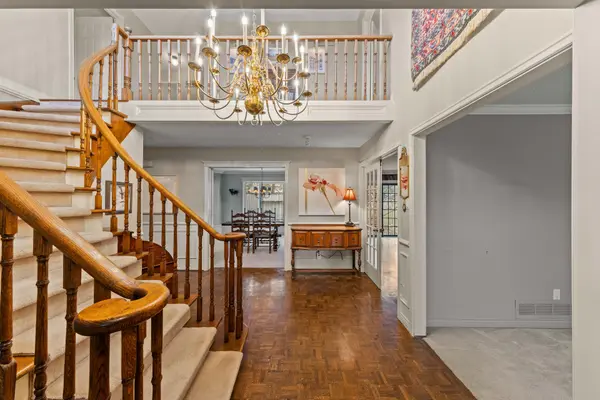 42 Houseman CRES, Richmond Hill, ON L4C 7R8