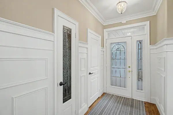 727 Madeline HTS N, Newmarket, ON L3X 2J6