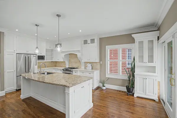 727 Madeline HTS N, Newmarket, ON L3X 2J6