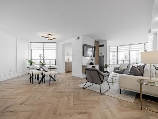 7420 Bathurst ST N #1611, Vaughan, ON L4J 6X4