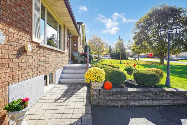 30 Grant DR, Kawartha Lakes, ON K0M 2M0