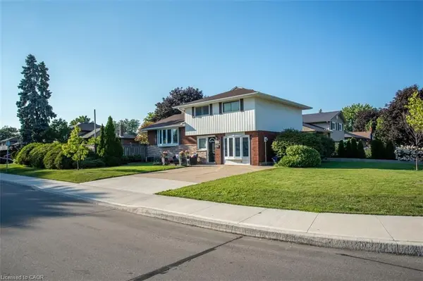 178 Delmar DR, Hamilton, ON L9C 1J9