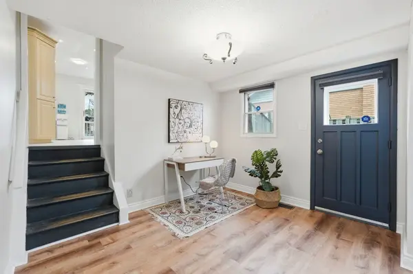 178 Delmar DR, Hamilton, ON L9C 1J9