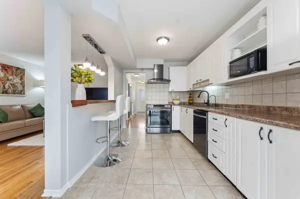 5 Harrington CT, Kanata, ON K2K 2S7