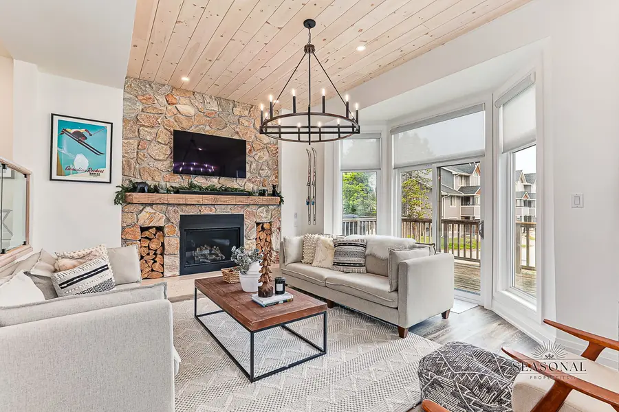 31 Starboard RD, Collingwood, ON L9Y 5C8