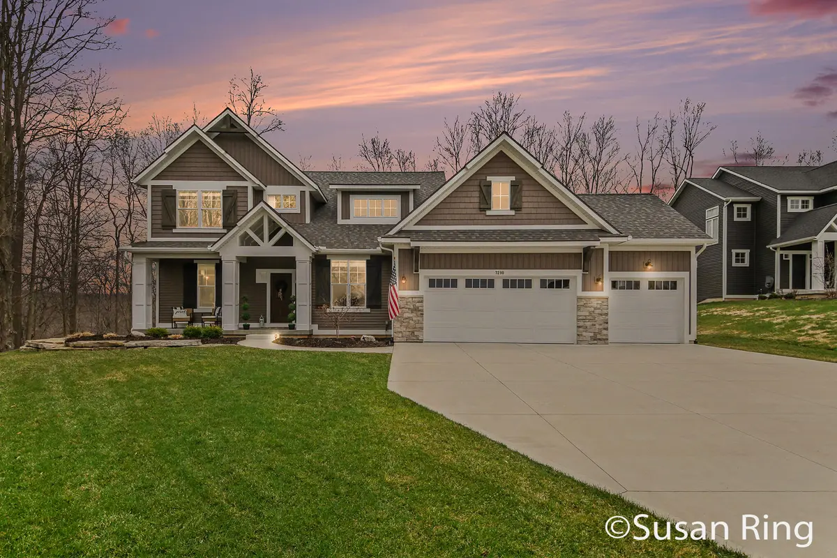 7290 Crossridge DR SE, Cascade Twp, MI 49512