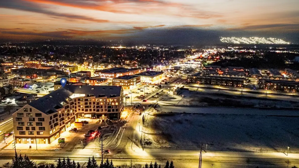 31 Huron ST #421, Collingwood, ON L9Y 5T7