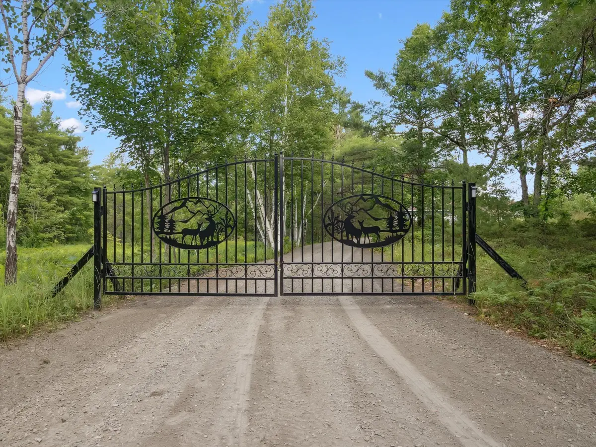 891 Peninsula RD, Gravenhurst, ON P1P 0E2