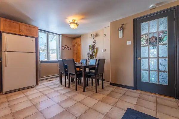 815 Topsail Road, Mount Pearl, NL A1N 3J6