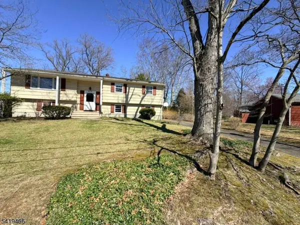 32 Lake Dr, Parsippany-troy Hills Twp., NJ 07005