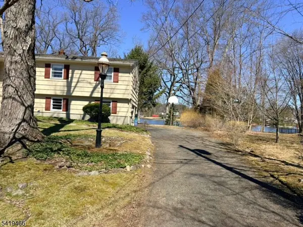 32 Lake Dr, Parsippany-troy Hills Twp., NJ 07005